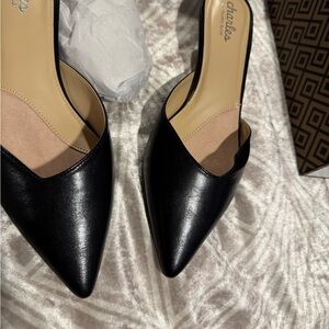 Charles black leather pointed toe mules women’s 10